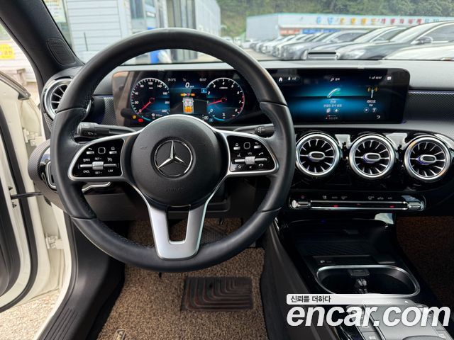 Mercedes-Benz A-Class (W177) A220 Sedan 2021 — фото 8