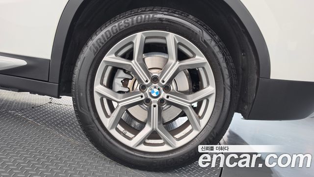 BMW X4 (G02) xDrive20i xLine 2023 — фото 39
