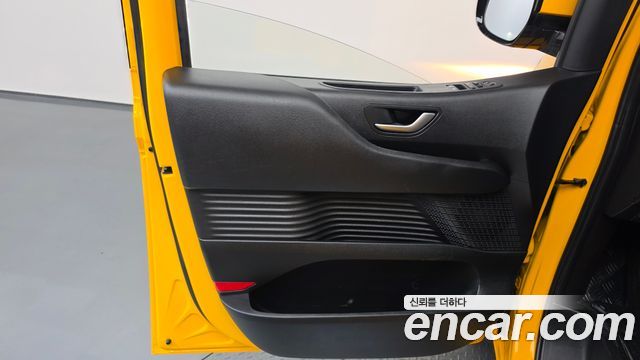 Hyundai Staria L3.5  Kinder Safety Car 15-Seater 2025 — фото 25