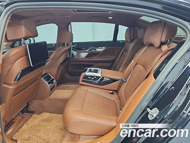 BMW 7 Series (G11) M760Li xDrive 2022 — фото 16