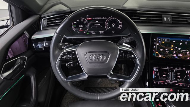 Audi e-tron 55 Quattro 2022 — фото 14