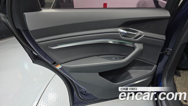 Audi e-tron 55 Quattro 2022 — фото 25