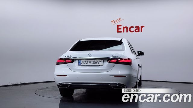 Mercedes-Benz E-Class (W213) E220d 4MATIC Exclusive 2021 — фото 4