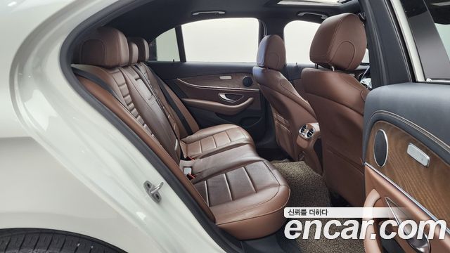 Mercedes-Benz E-Class (W213) E220d 4MATIC Exclusive 2021 — фото 11
