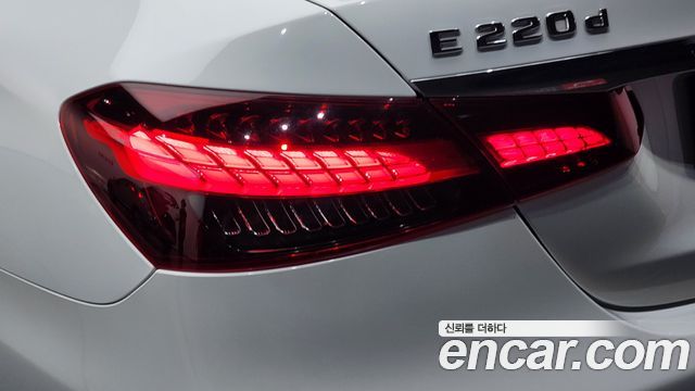 Mercedes-Benz E-Class (W213) E220d 4MATIC Exclusive 2021 — фото 23