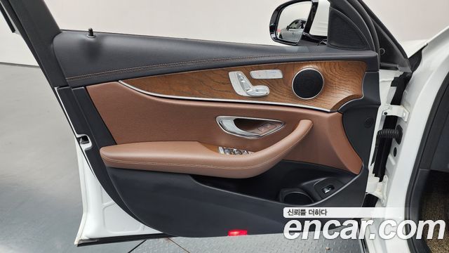 Mercedes-Benz E-Class (W213) E220d 4MATIC Exclusive 2021 — фото 24