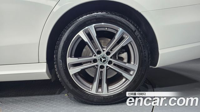 Mercedes-Benz E-Class (W213) E350 4MATIC Avantgarde 2022 — фото 21