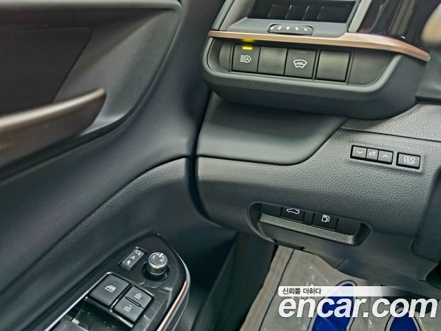 Toyota Crown Crossover 2.5 4WD Hybrid 2025 — фото 16