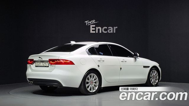 Jaguar XE 20d Prestige 2017 — фото 2