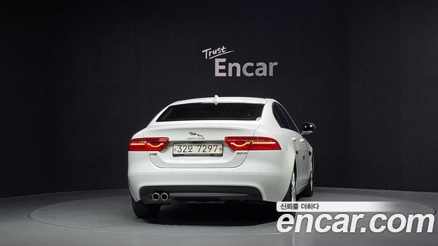 Jaguar XE 20d Prestige 2017 — фото 4