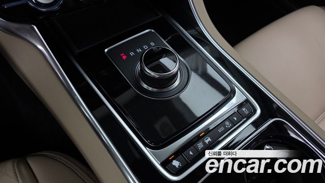 Jaguar XE 20d Prestige 2017 — фото 9