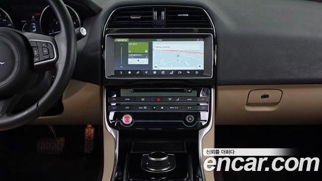 Jaguar XE 20d Prestige 2017 — фото 14