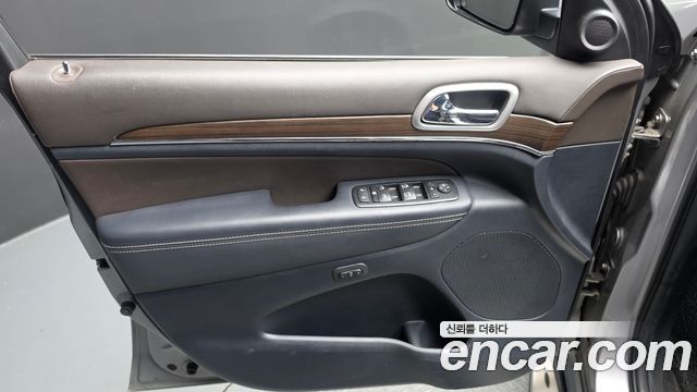 Jeep Grand Cherokee 3.0 Diesel Overland WK2 2014 — фото 24