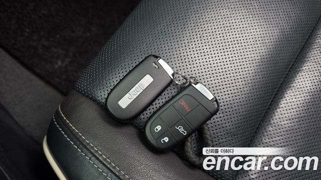 Jeep Grand Cherokee 3.0 Diesel Overland WK2 2014 — фото 32