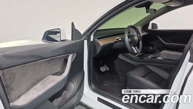 Tesla Model Y Long Range AWD 2022 — фото 10