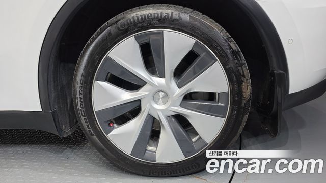 Tesla Model Y Long Range AWD 2022 — фото 27