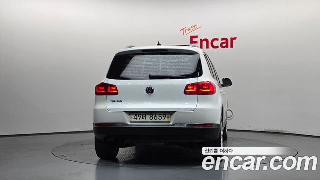 Volkswagen Tiguan 2.0 TDI  Premium 5N 2014 — фото 4