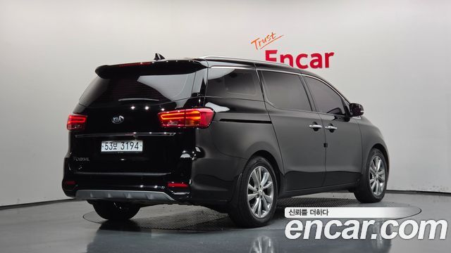 Kia Carnival 9-Seater Prstige 2019 — фото 2