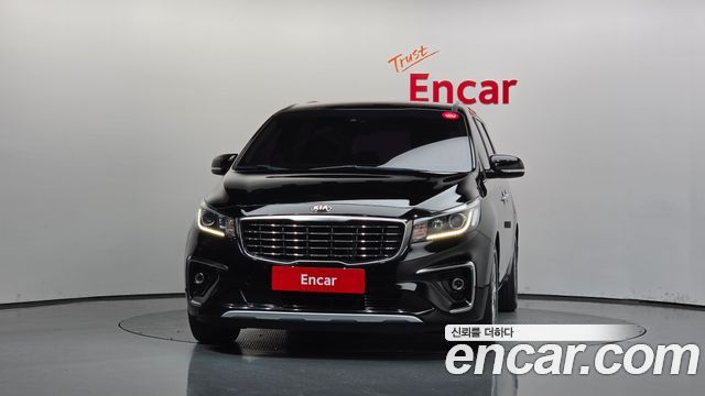 Kia Carnival 9-Seater Prstige 2019 — фото 3