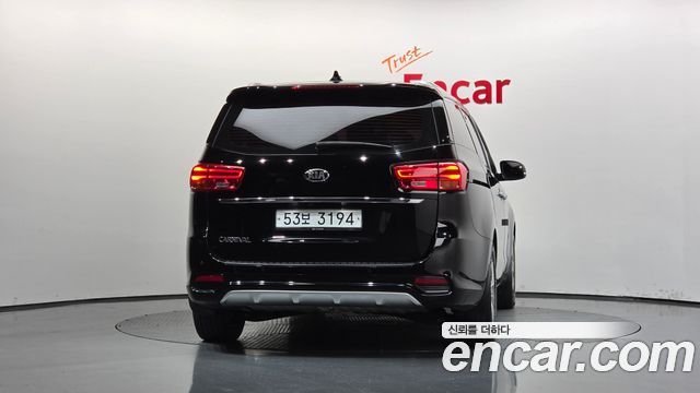 Kia Carnival 9-Seater Prstige 2019 — фото 4