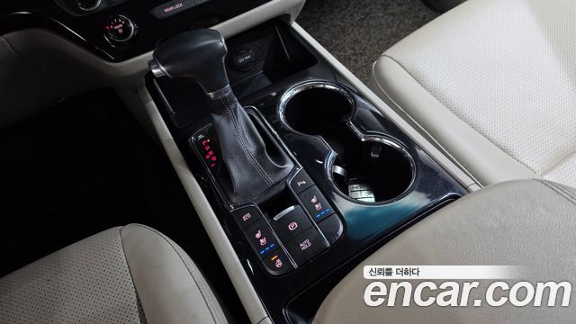 Kia Carnival 9-Seater Prstige 2019 — фото 9