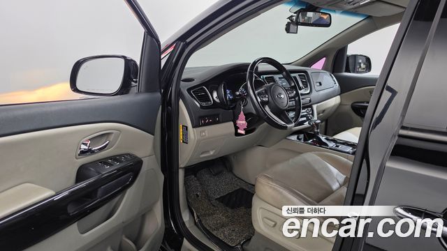 Kia Carnival 9-Seater Prstige 2019 — фото 10