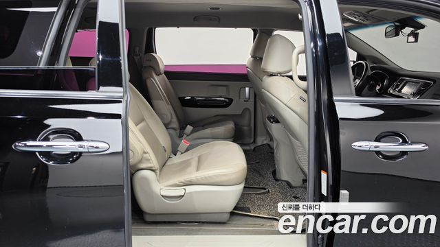 Kia Carnival 9-Seater Prstige 2019 — фото 11
