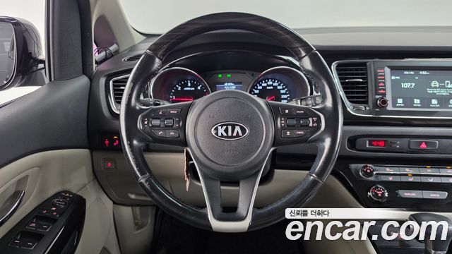 Kia Carnival 9-Seater Prstige 2019 — фото 12