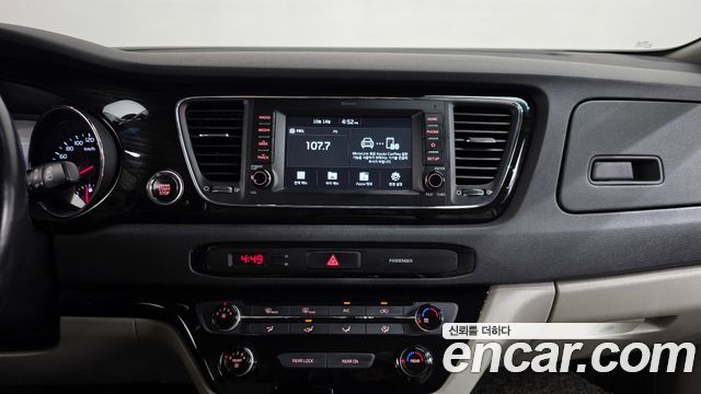 Kia Carnival 9-Seater Prstige 2019 — фото 14