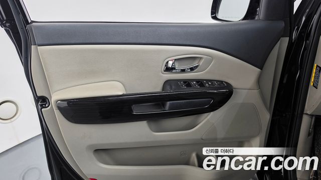 Kia Carnival 9-Seater Prstige 2019 — фото 24