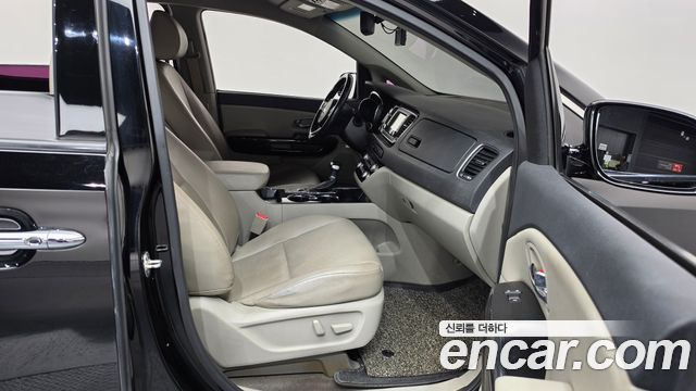 Kia Carnival 9-Seater Prstige 2019 — фото 26