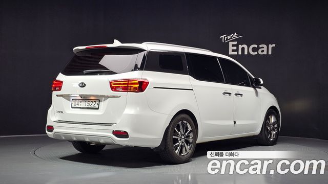 Kia Carnival 9-Seater Noblesse 2019 — фото 2