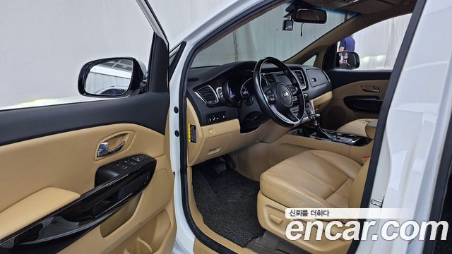 Kia Carnival 9-Seater Noblesse 2019 — фото 10