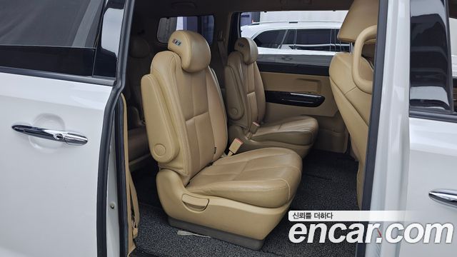 Kia Carnival 9-Seater Noblesse 2019 — фото 12