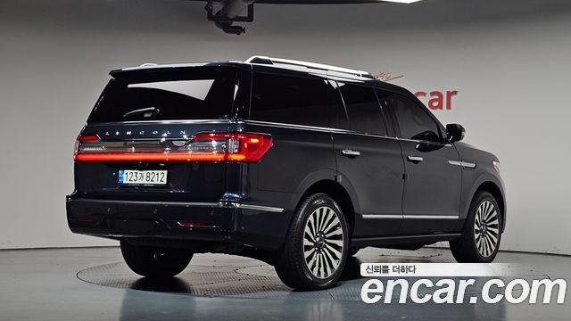 Lincoln Navigator (IV) 3.5L 2021 — фото 2