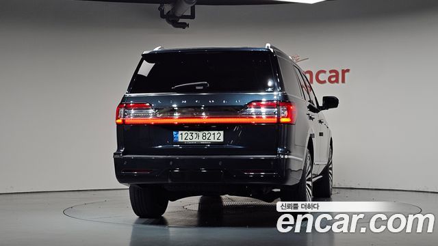 Lincoln Navigator (IV) 3.5L 2021 — фото 4