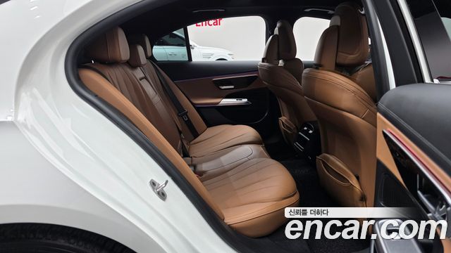 Mercedes-Benz E-Class (W214) E200 Avantgarde 2024 — фото 11