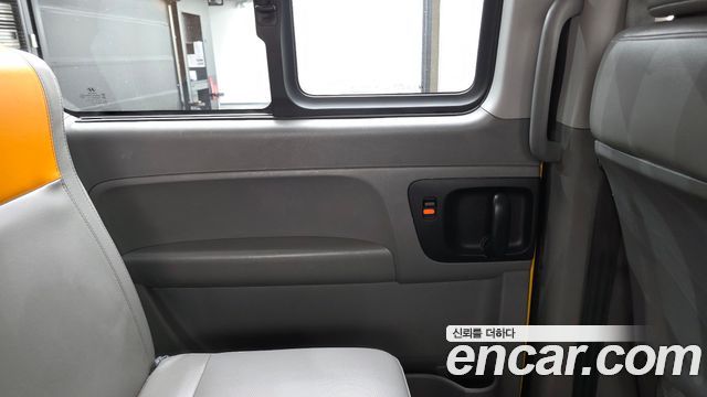 Hyundai Grand Starex School Bus LPi 2021 — фото 25
