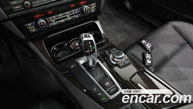 BMW 5 Series (F10) 528i 2011 — фото 9