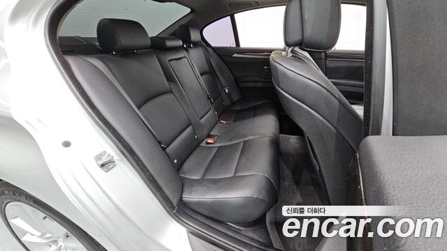 BMW 5 Series (F10) 528i 2011 — фото 11