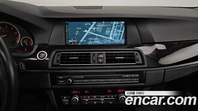 BMW 5 Series (F10) 528i 2011 — фото 13