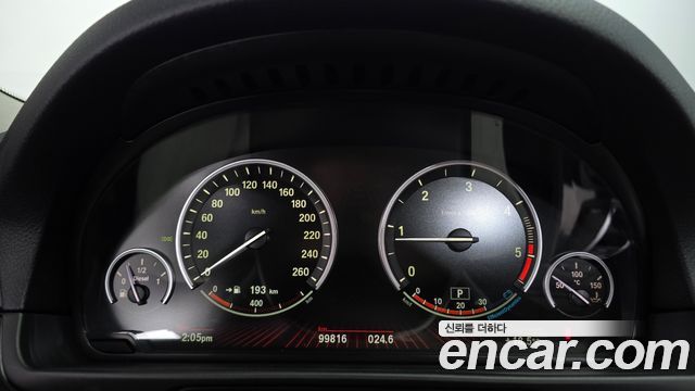 BMW 5 Series (F10) 520d 2011 — фото 8
