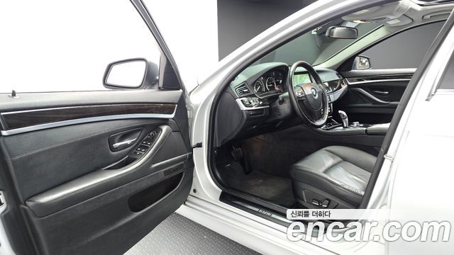 BMW 5 Series (F10) 520d 2011 — фото 10