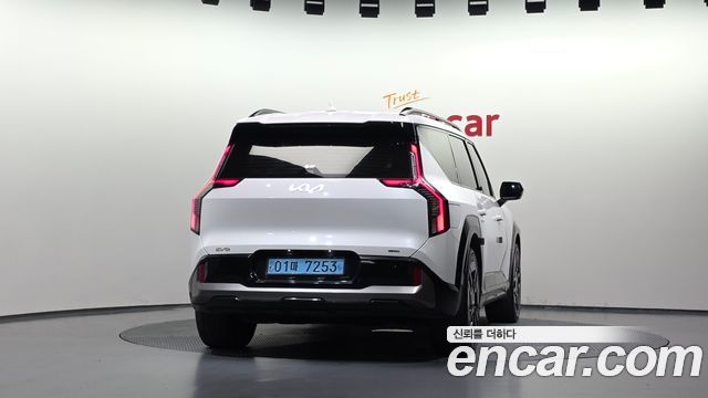 Kia EV9 Long Range 4WD GT Line 2024 — фото 4