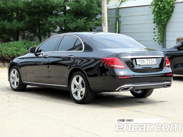 Mercedes-Benz E-Class (W213) E220d 4MATIC Avantgarde 2018 — фото 3
