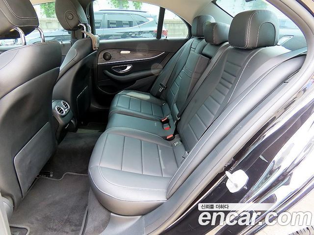 Mercedes-Benz E-Class (W213) E220d 4MATIC Avantgarde 2018 — фото 7