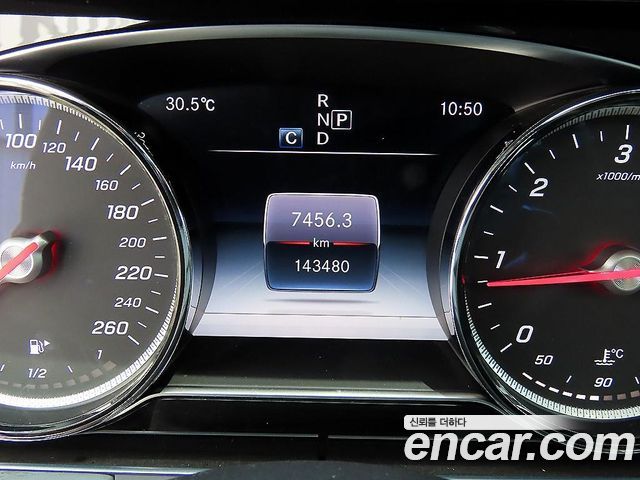 Mercedes-Benz E-Class (W213) E220d 4MATIC Avantgarde 2018 — фото 10