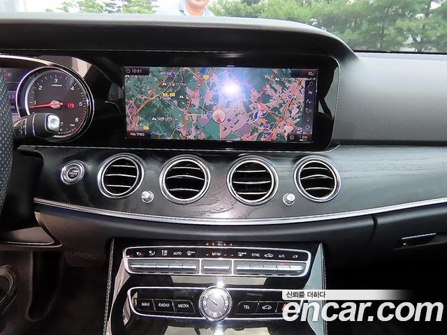 Mercedes-Benz E-Class (W213) E220d 4MATIC Avantgarde 2018 — фото 18