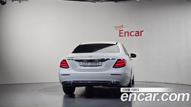 Mercedes-Benz E-Class (W213) E220d Exclusive 2017 — фото 4