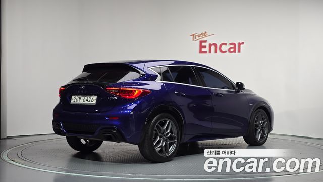Infiniti Q30 2.0 Exclusive City Black 2017 — фото 2